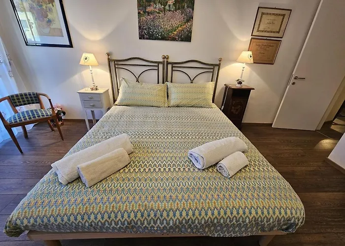 Luna Center Free Parking *