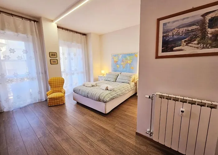 Luna Center Free Parking